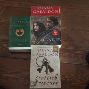 Diana Gabaldon Book Set - Outlander, Voyager, The Scottish Prisoner